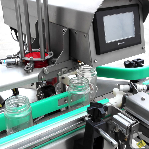 在線式真空旋蓋機-辣椒醬真空旋蓋生產(chǎn)線設備細節(jié)展示 在線式真空旋蓋機-辣椒醬真空旋蓋生產(chǎn)線設備細節(jié)展示